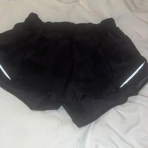 Size 4 black camo lululemon hotty hot shorts 2.5